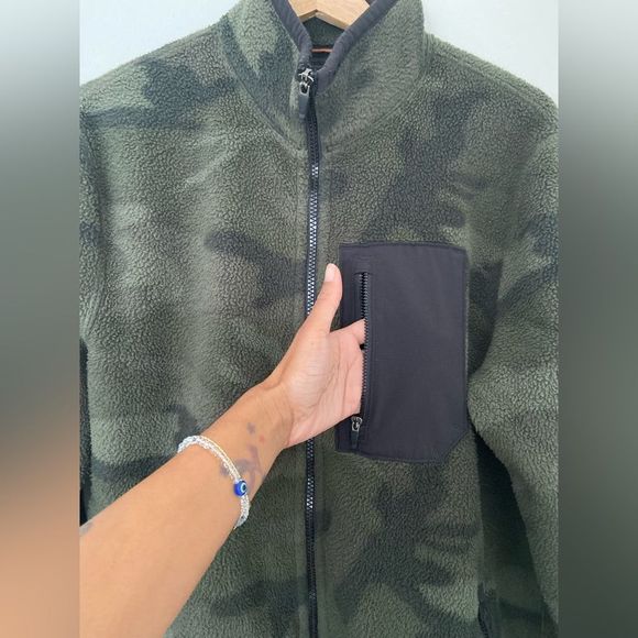 Abercrombie & Fitch Camouflage Sherpa Fleece Jacket - Picture 5 of 16